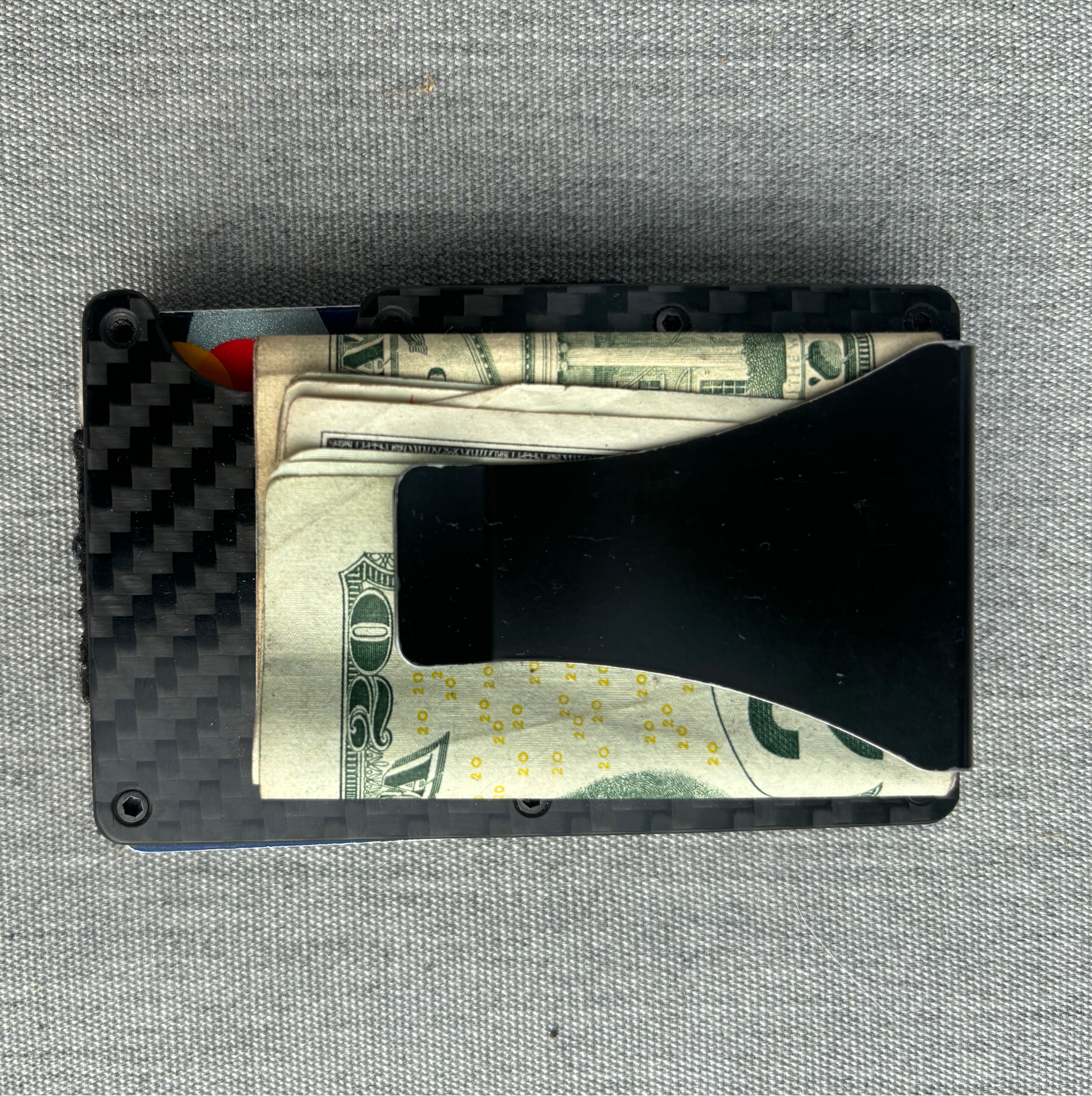 money clip on back of minimalist wallet